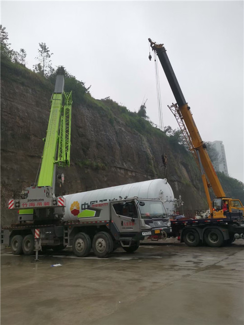 大厂“不怕风雨冻”—— 吊车的 “恶劣环境适应” 技术